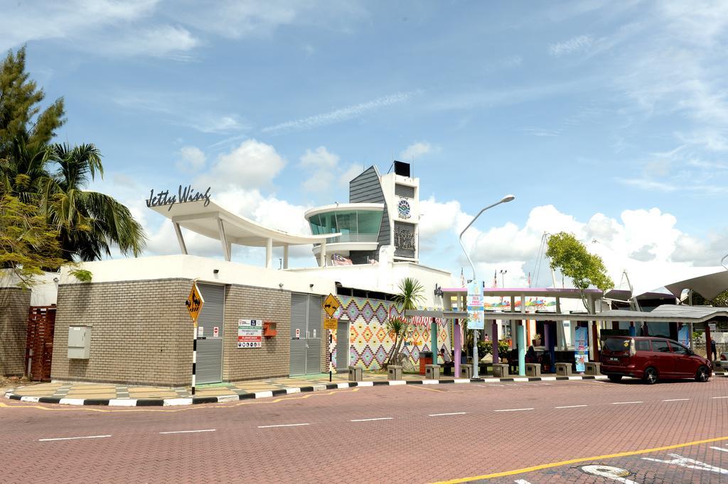 Brezza Hotel Lumut Exterior foto