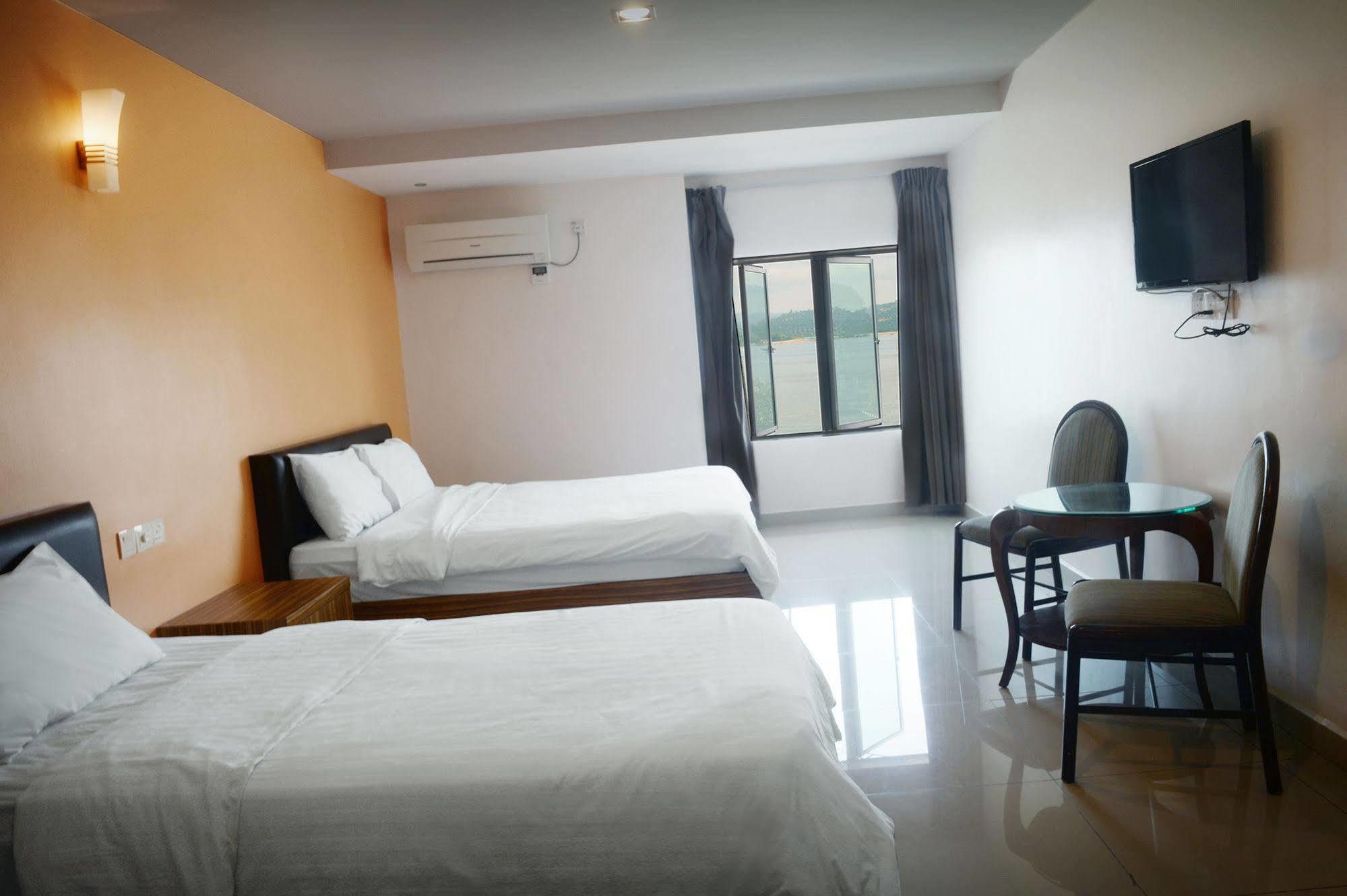 Brezza Hotel Lumut Exterior foto