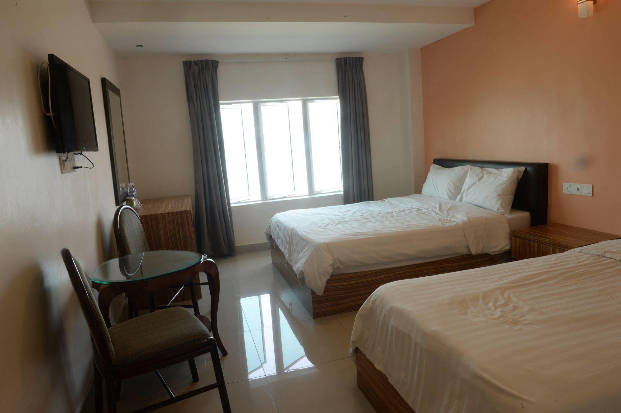 Brezza Hotel Lumut Exterior foto