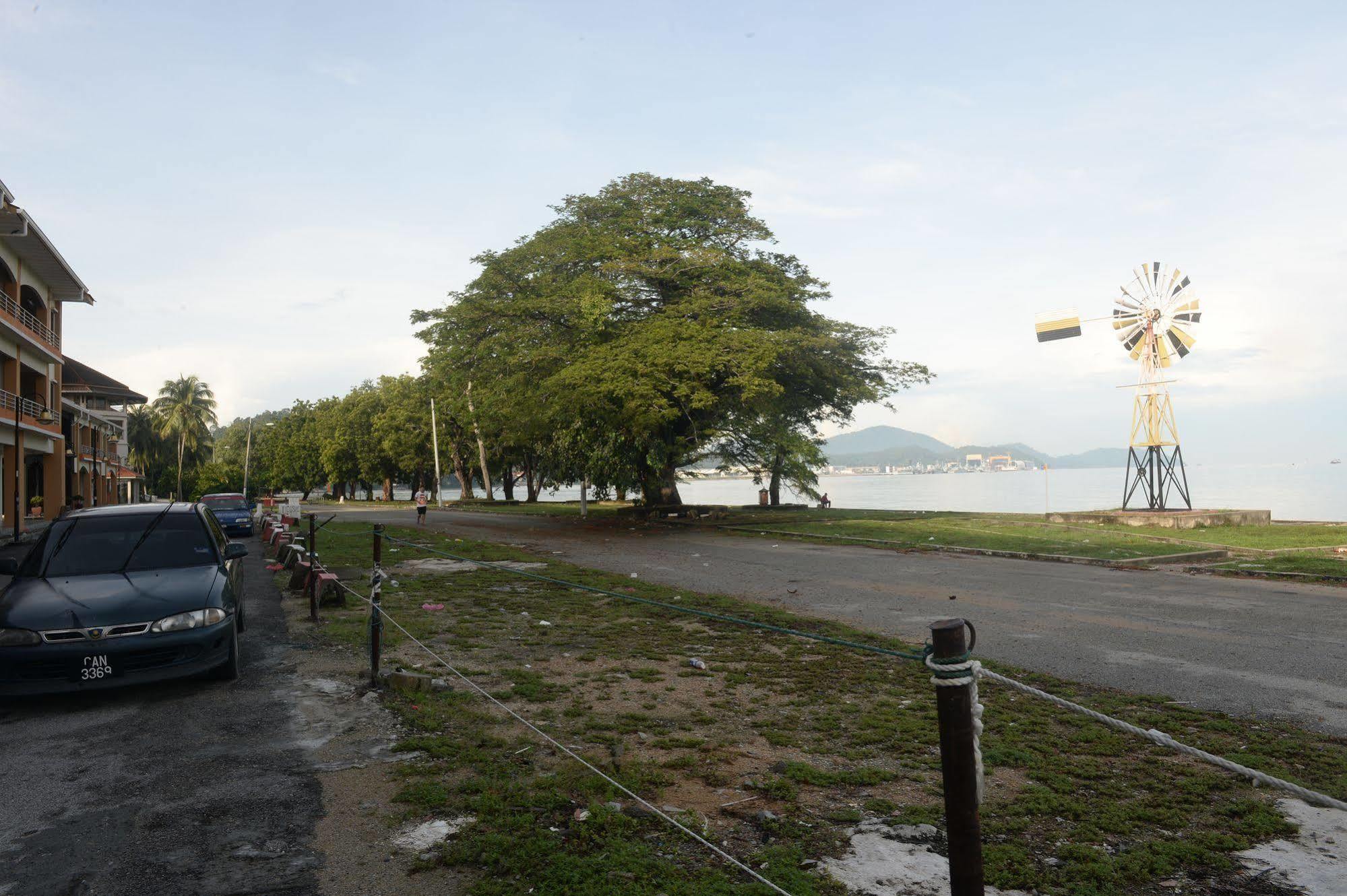 Brezza Hotel Lumut Exterior foto