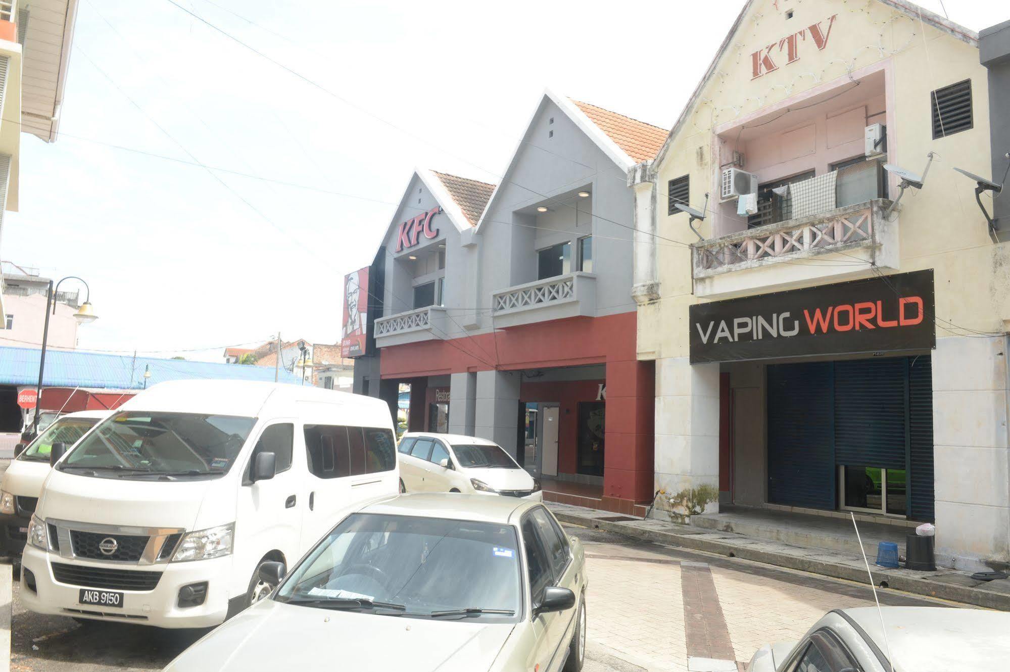 Brezza Hotel Lumut Exterior foto